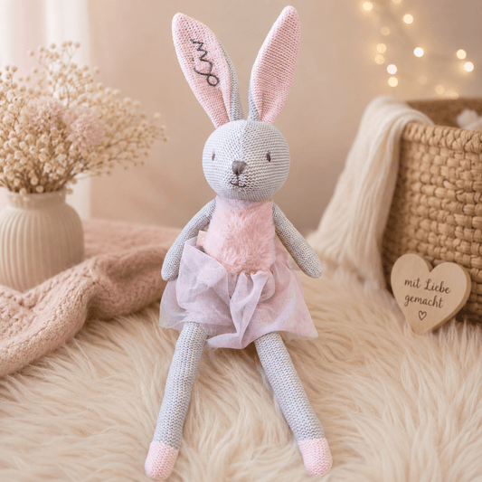 Bestickter Kuscheltier Hase Nola oder Joey mit eigener Personalisierung - Jollein - KittySweetCrochet