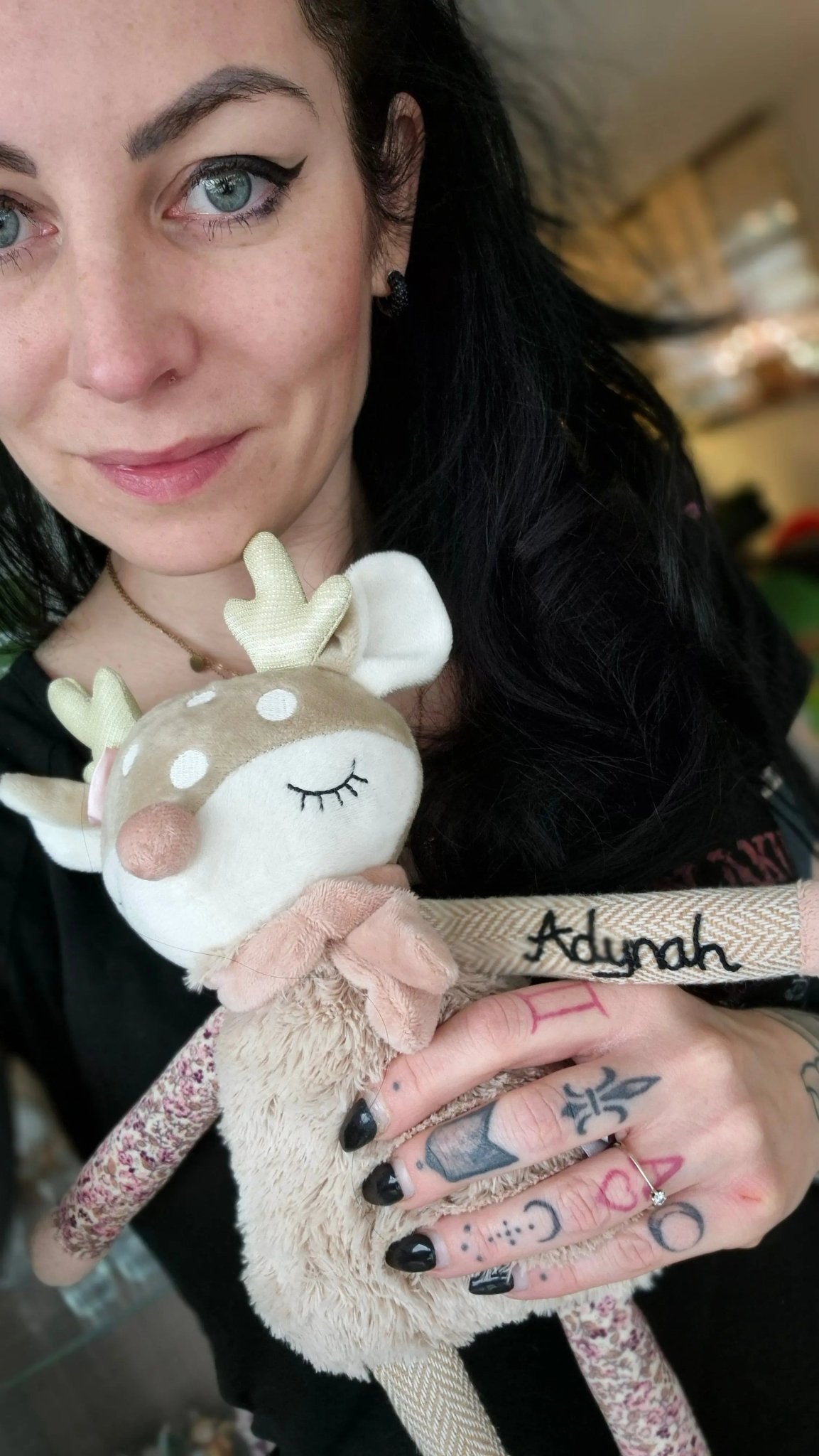 Kuscheltier Reh Ella - handbestickte Personalisierung - KittySweetCrochet