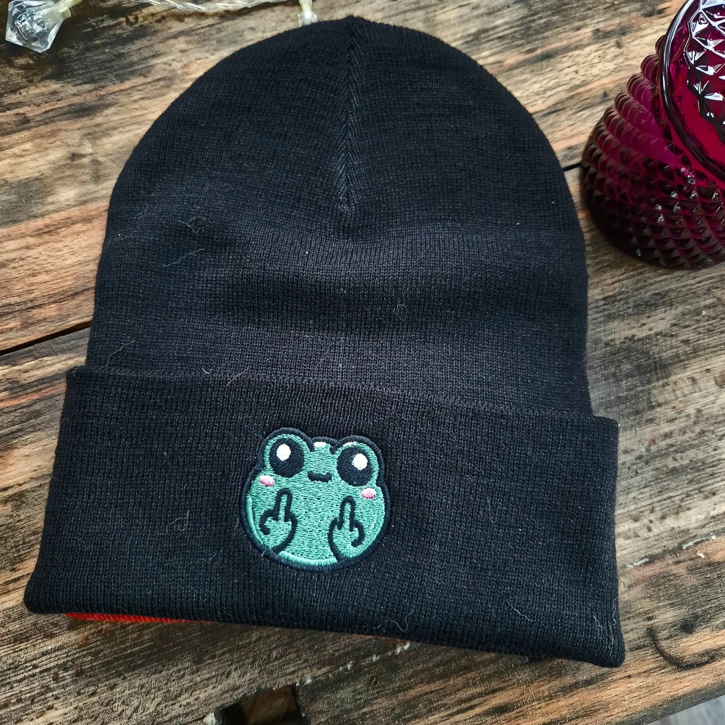 Bestickte Wintermütze mit Mittelfinger Frosch