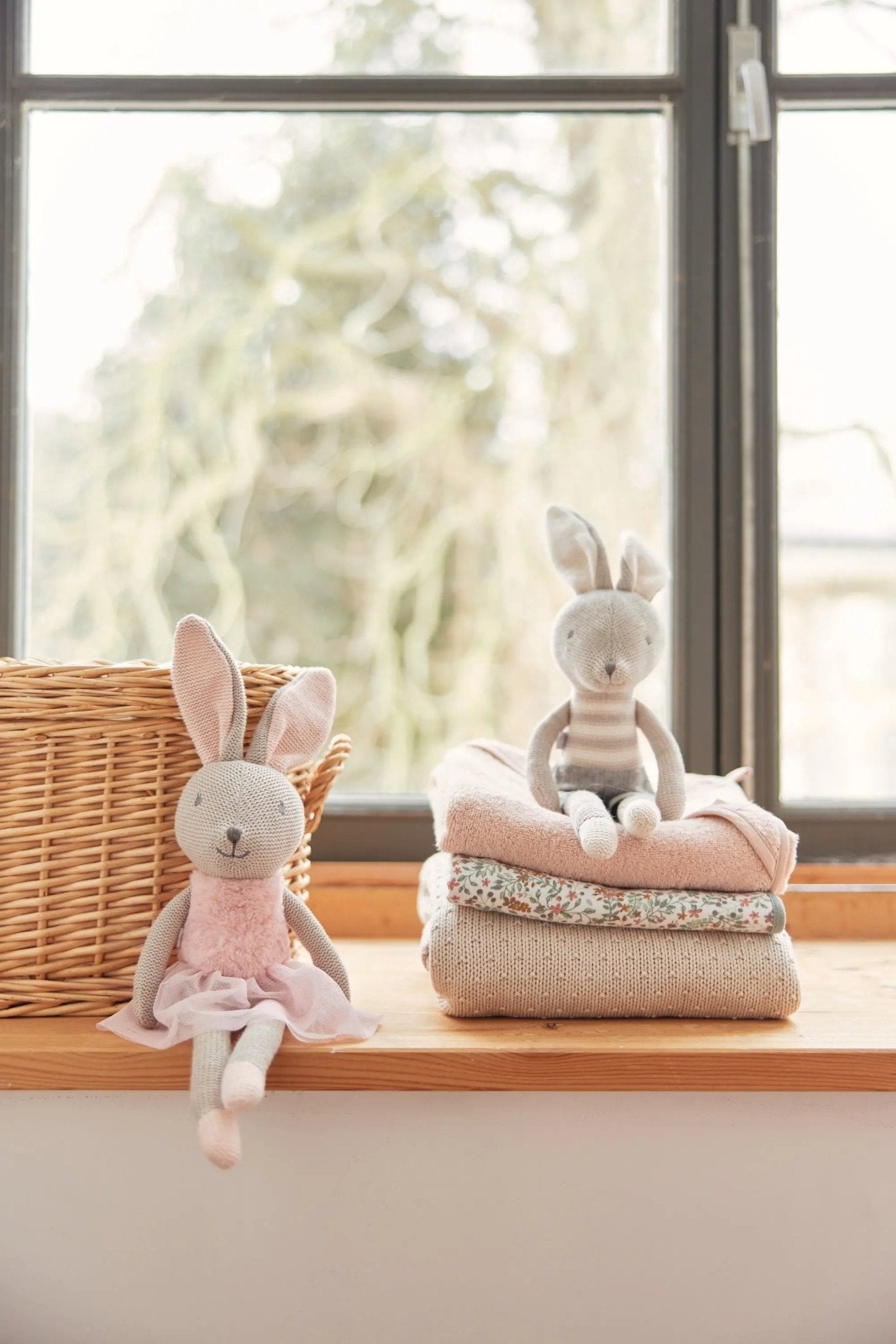 Bestickter Kuscheltier Hase Nola oder Joey mit eigener Personalisierung - Jollein - KittySweetCrochet