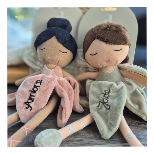Fee Mae altrosa - Personalisierung handbestickt - KittySweetCrochet