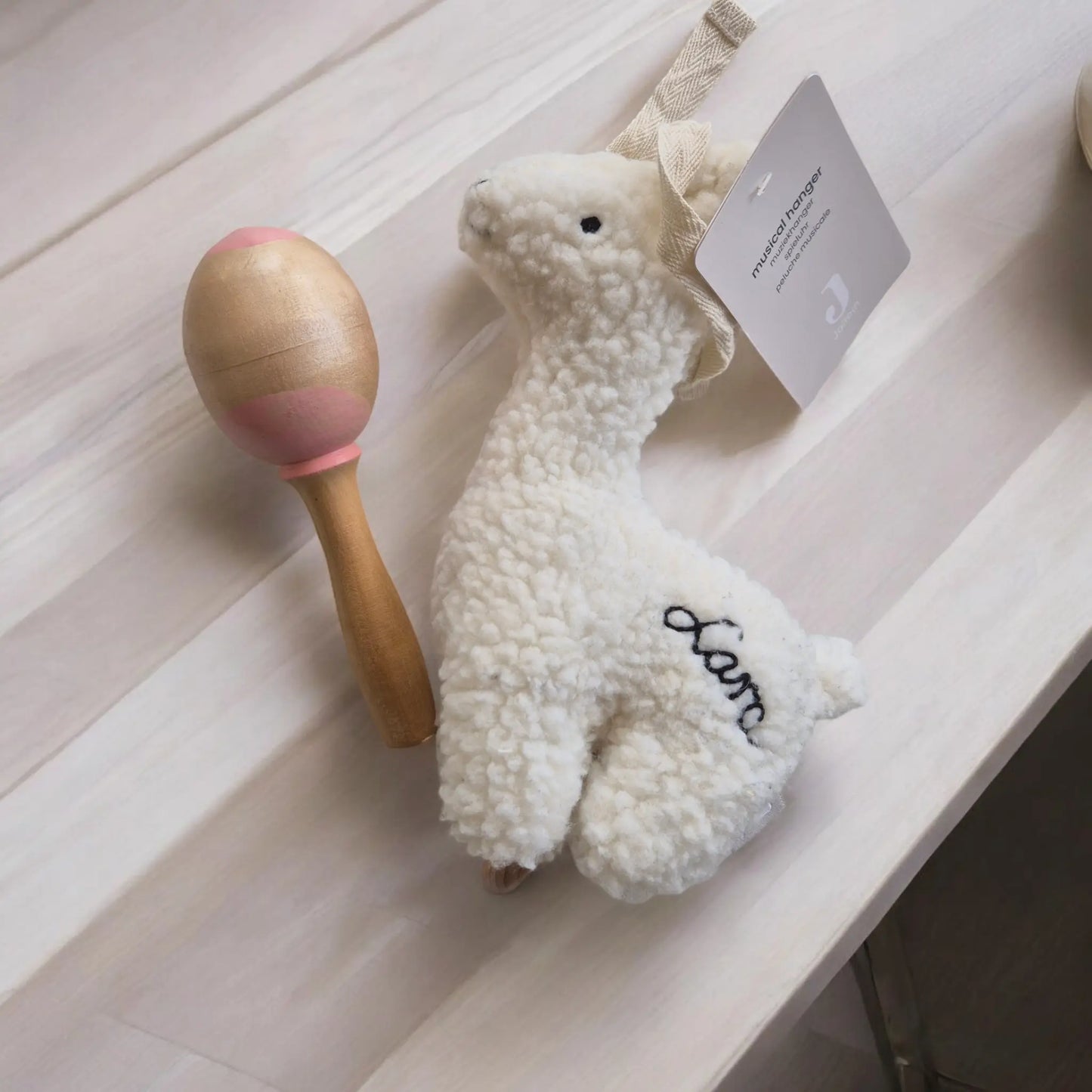 Personalized hand-embroidered music box LAMA white
