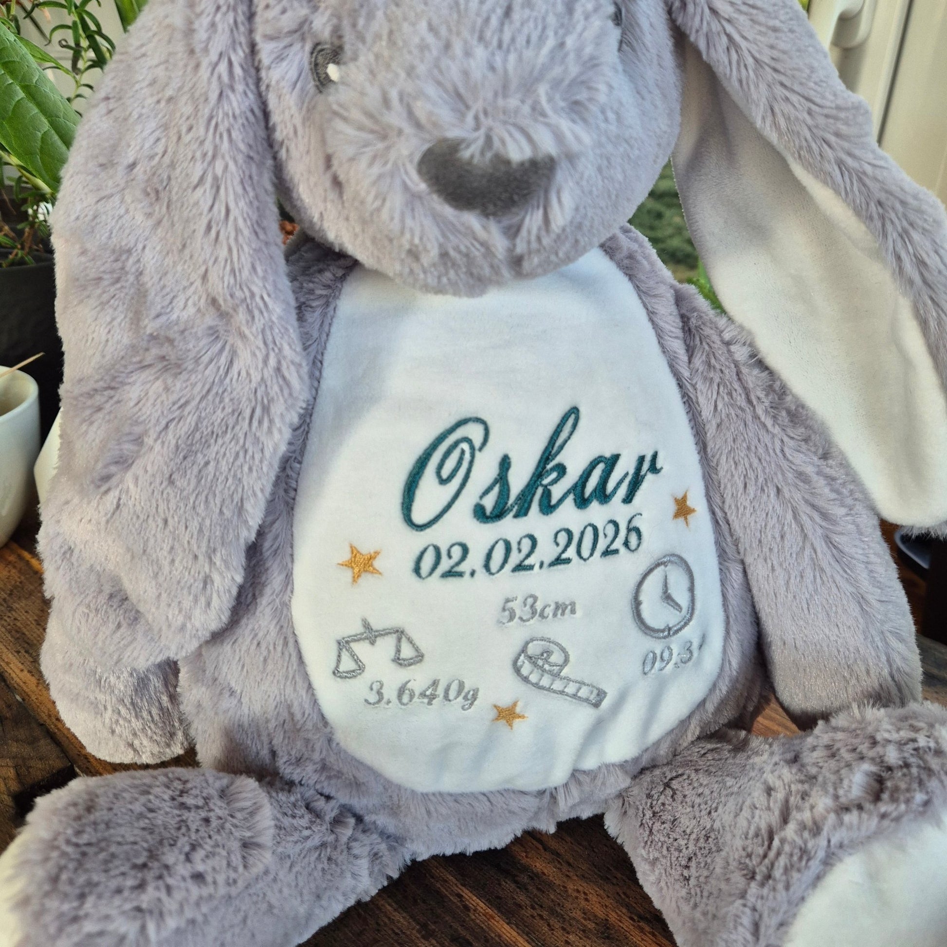 Personalisierter Kuschelhase mit Geburtsdaten – besticktes Baby Geschenk zur Geburt - KittySweetCrochet