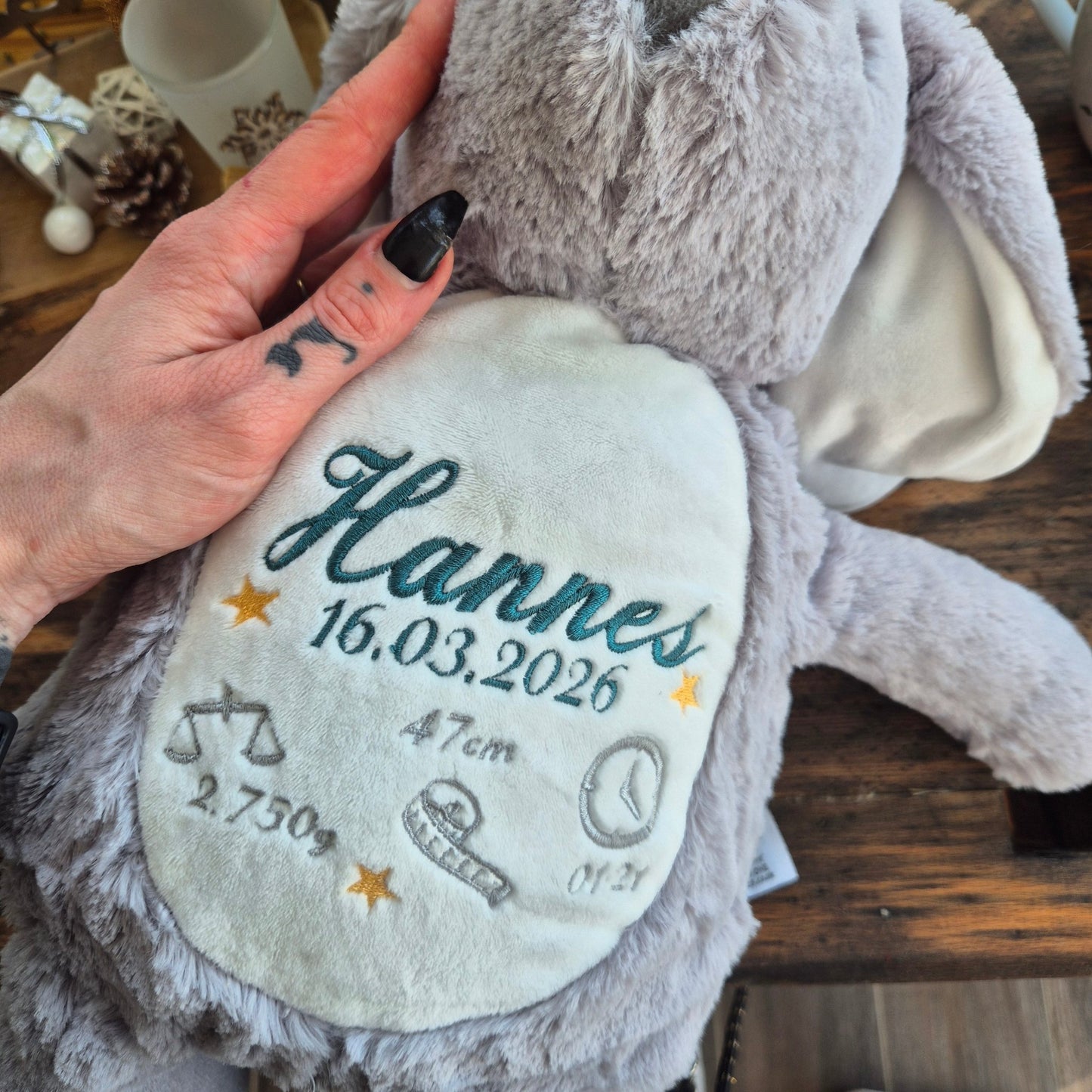 Personalisierter Kuschelhase mit Geburtsdaten – besticktes Baby Geschenk zur Geburt - KittySweetCrochet