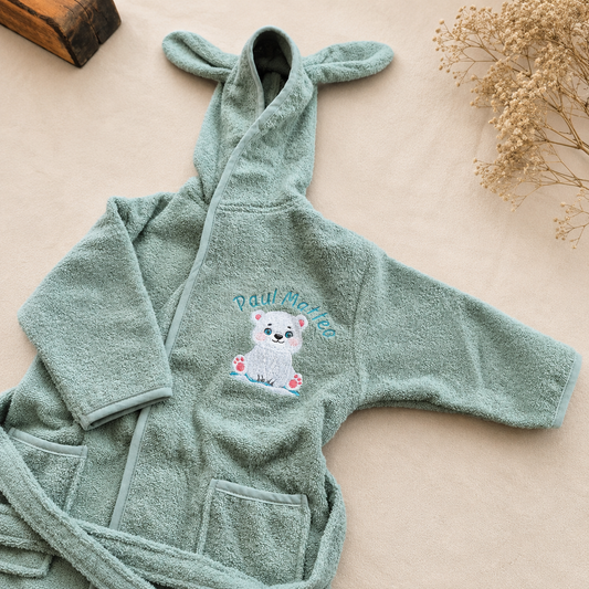 Bestickter Baby-Bademantel mit Namen Paul Matteo und süßem Eisbär-Motiv in Mintgrün – personalisiertes Geschenk für Babys und Kleinkinder.