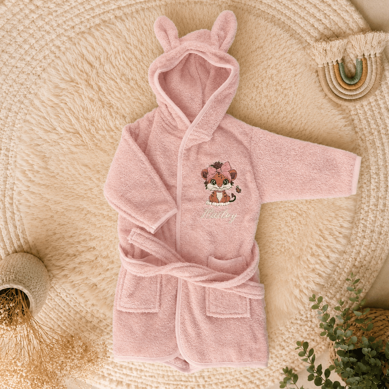 Bestickter Baby & Kinder Bademantel mit Namen & Tigerbaby– Hasenohren - KittySweetCrochet