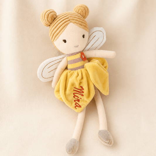 Kuschelpuppe Lilly Bee mit Namen bestickt – 32 cm - KittySweetCrochet
