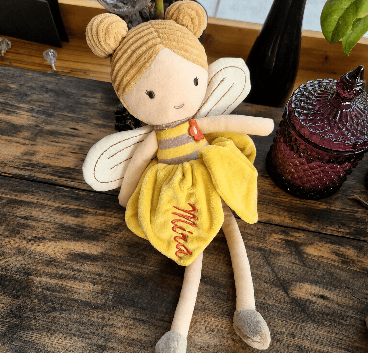Kuschelpuppe Lilly Bee mit Namen bestickt – 32 cm - KittySweetCrochet