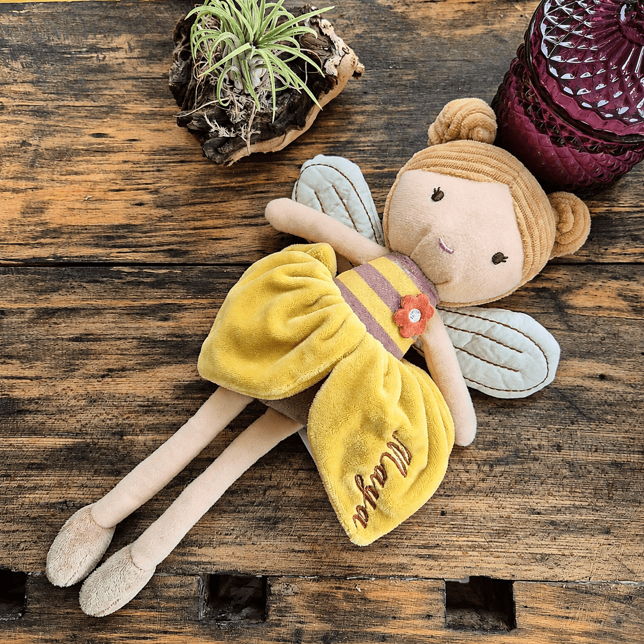 Kuschelpuppe Lilly Bee mit Namen bestickt – 32 cm - KittySweetCrochet