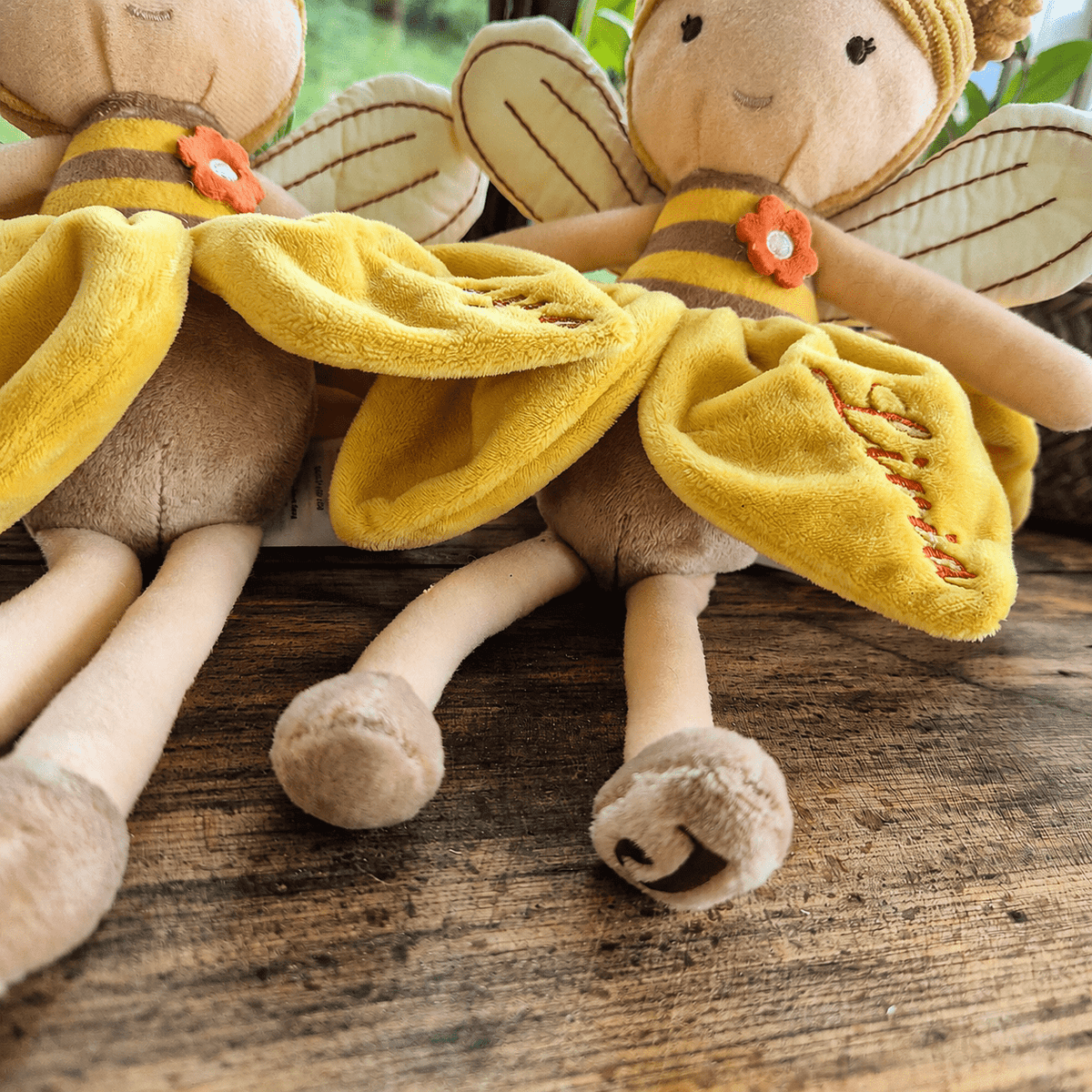 Kuschelpuppe Lilly Bee mit Namen bestickt – 32 cm - KittySweetCrochet