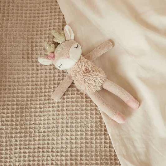Personalisierte Rassel Reh Ella - HANDBESTICKT - Bieco - KittySweetCrochet
